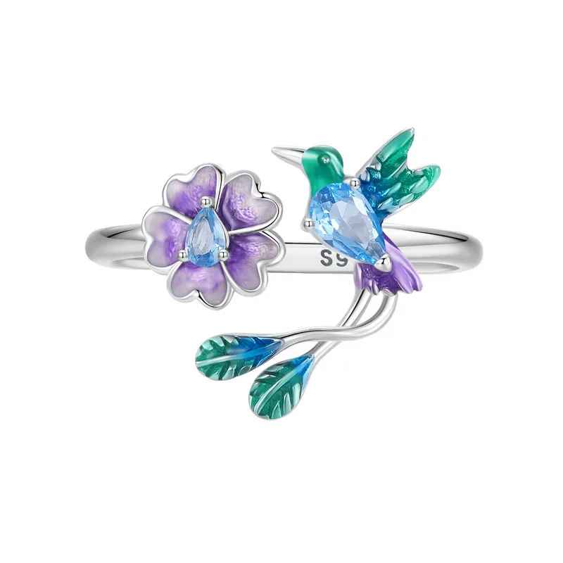 Flor de Colibrí  – Anillo Ajustable con Circonitas